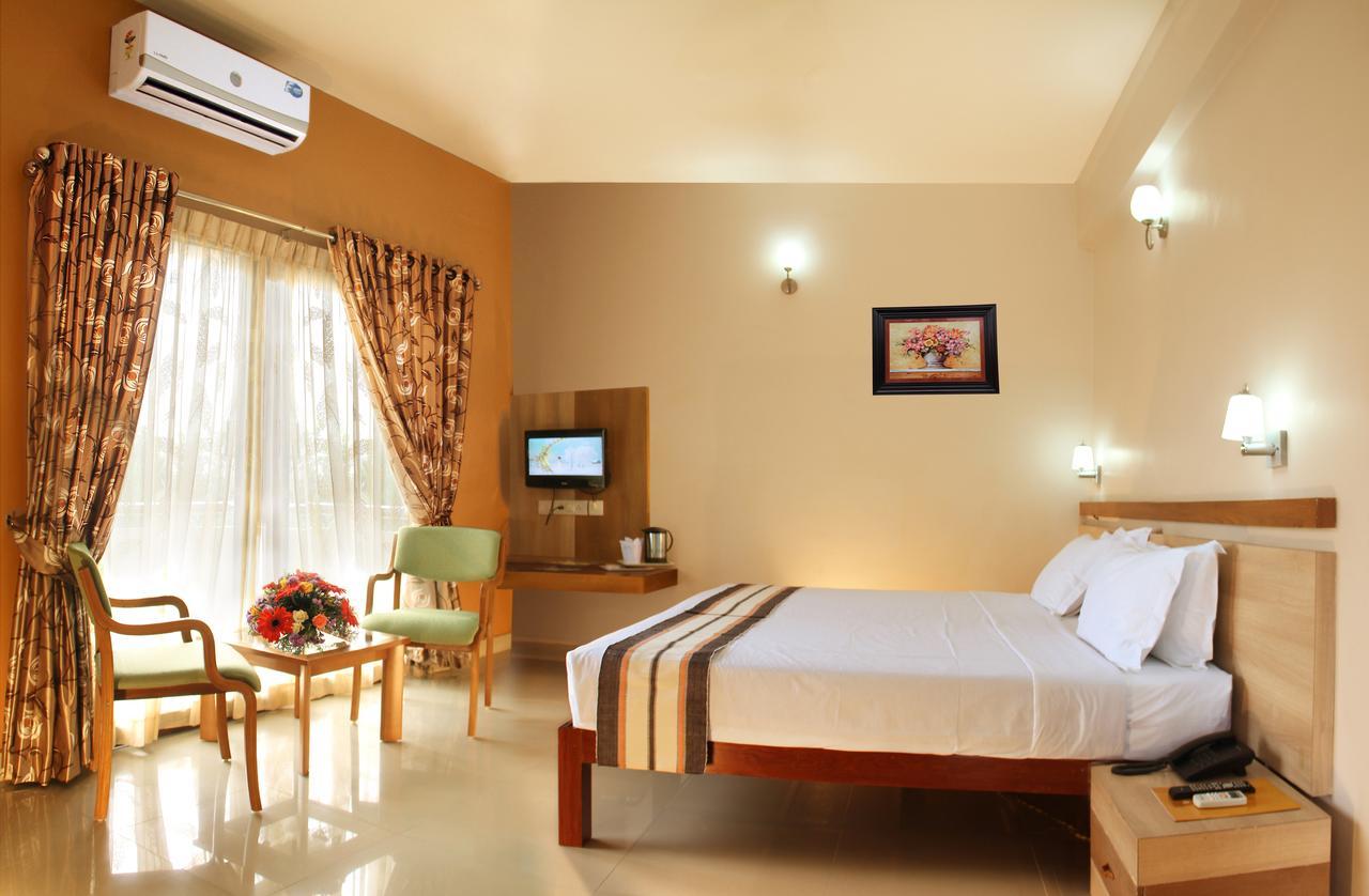 Hotel Polariz Parassinikkadavu Habitación foto