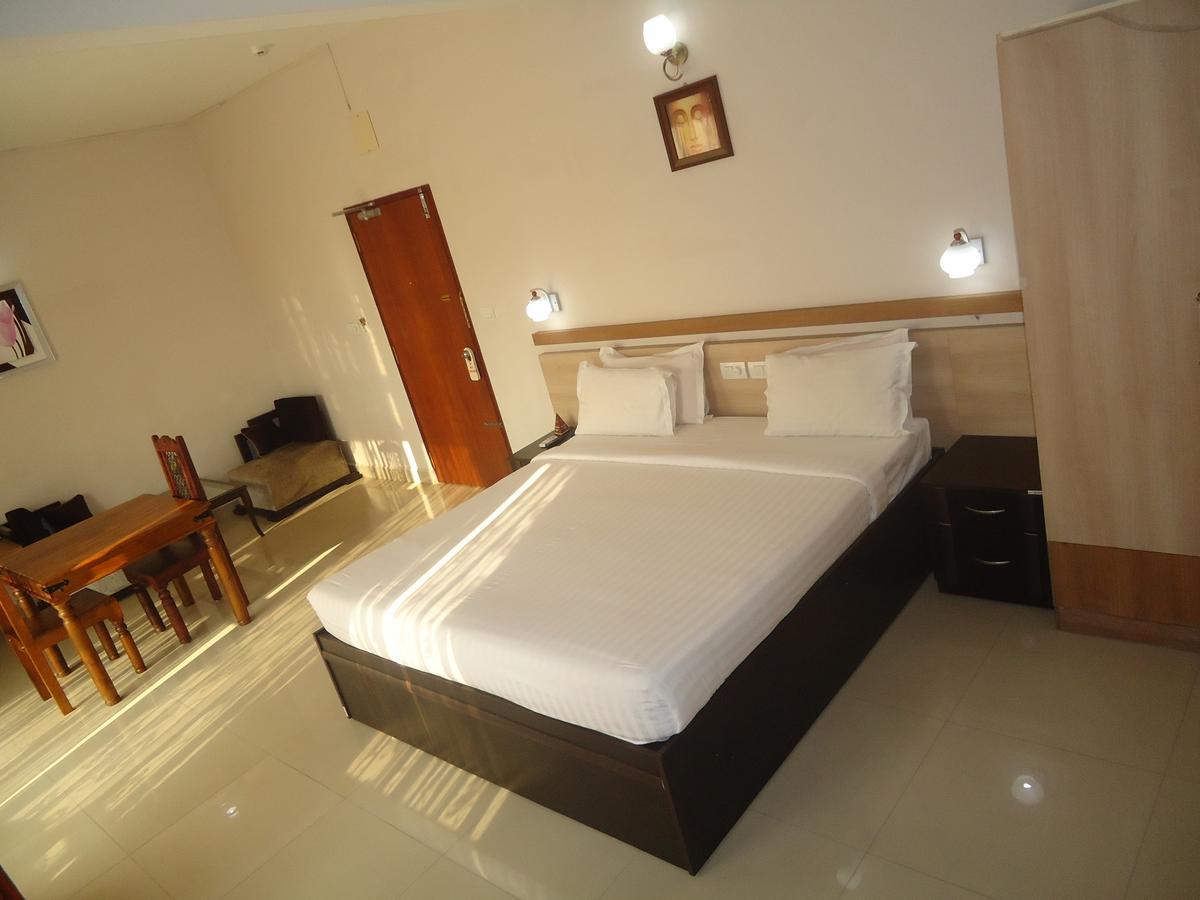 Hotel Polariz Parassinikkadavu Habitación foto