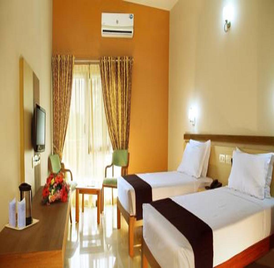 Hotel Polariz Parassinikkadavu Habitación foto